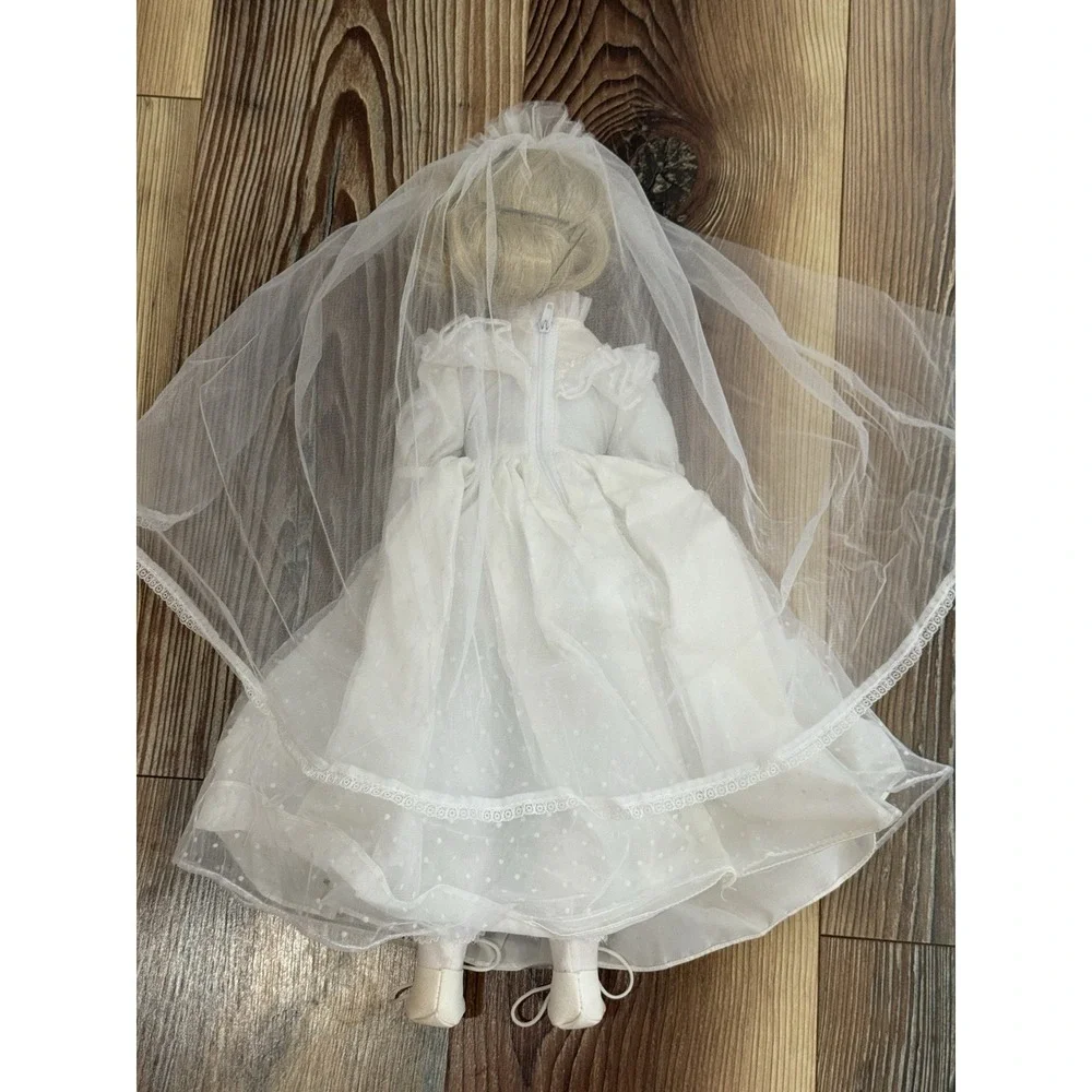 The Heritage Mint Collection Ltd. Porcelain 16